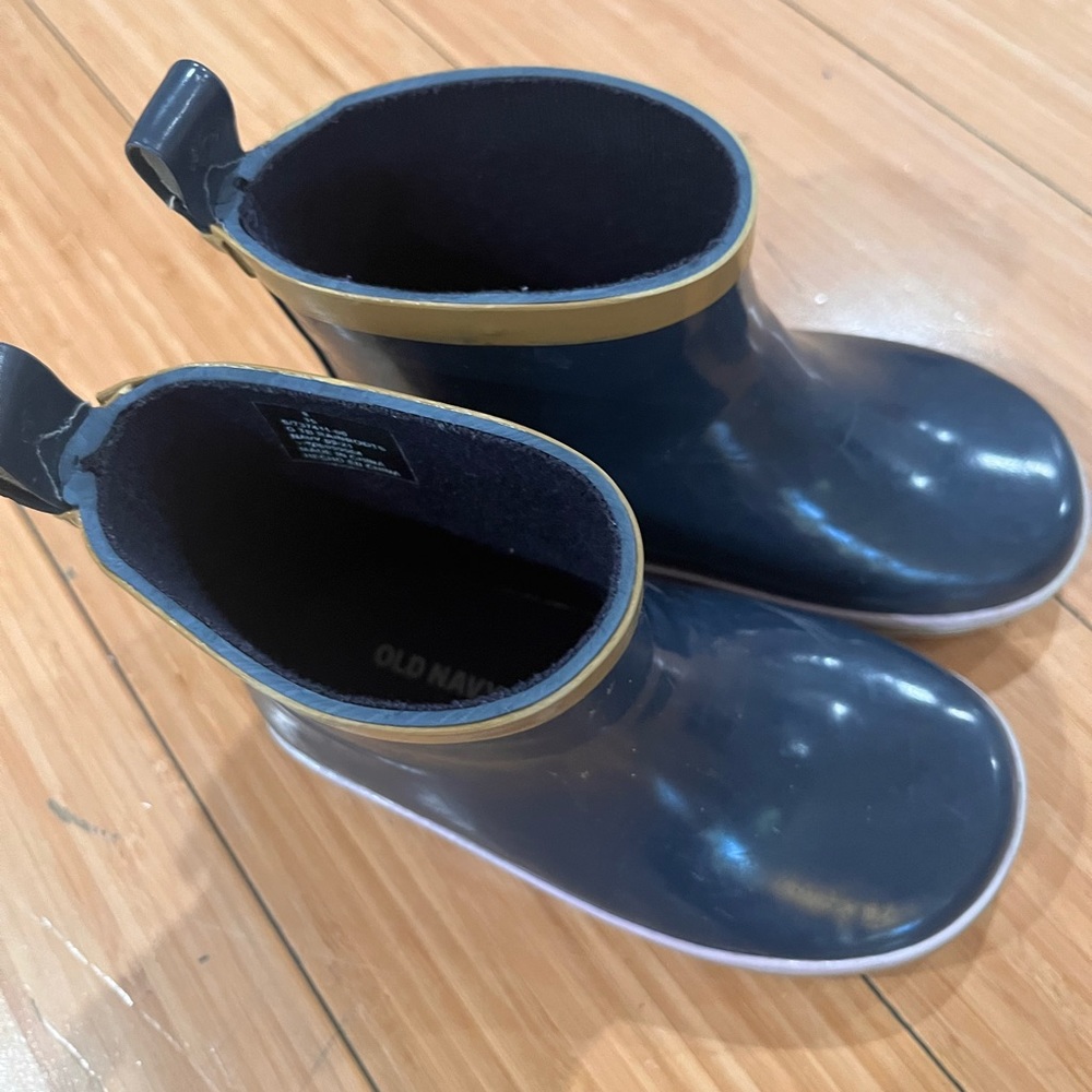 Toddler rain boots size 8